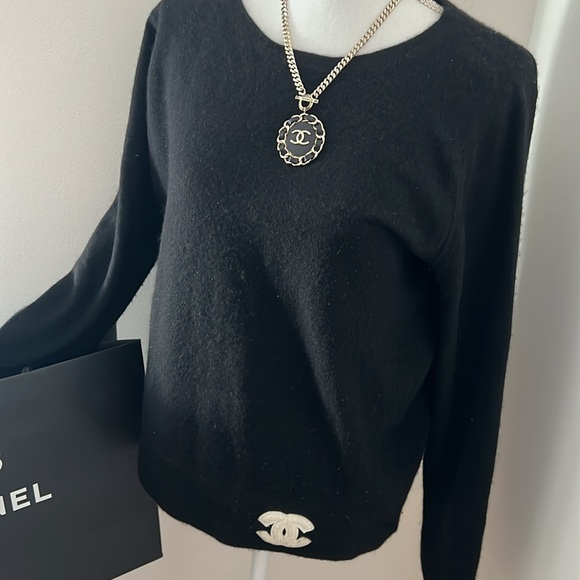 CHANEL CASHMERE black Sweater SIZE 44 White CC logo bottom right - Picture 3 of 9